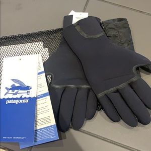 Brand new Patagonia Medium wetsuit gloves